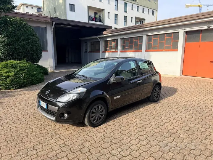 Renault Clio 2010 photo 4
