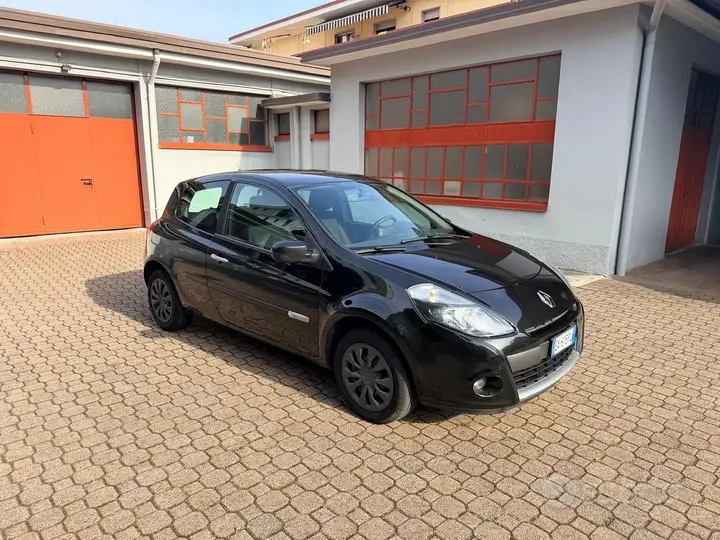 Renault Clio 2010 photo 3