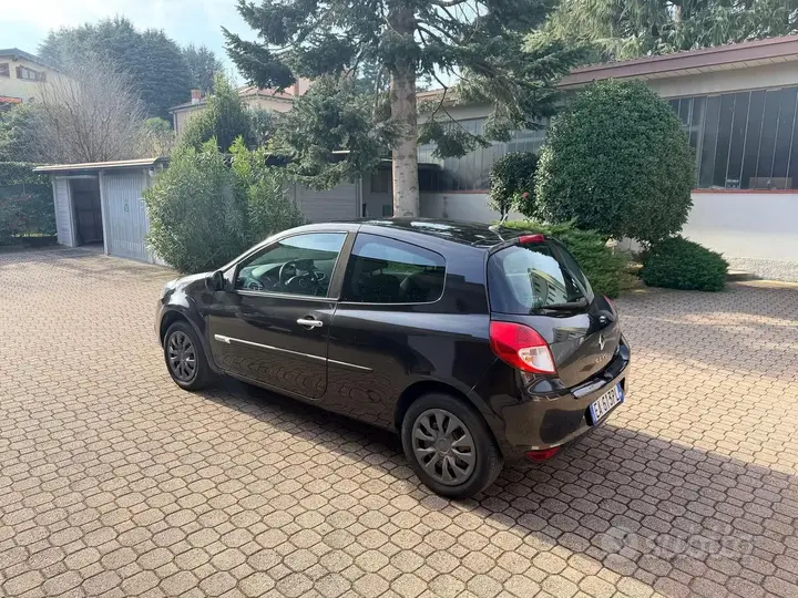 Renault Clio 2010 photo 5