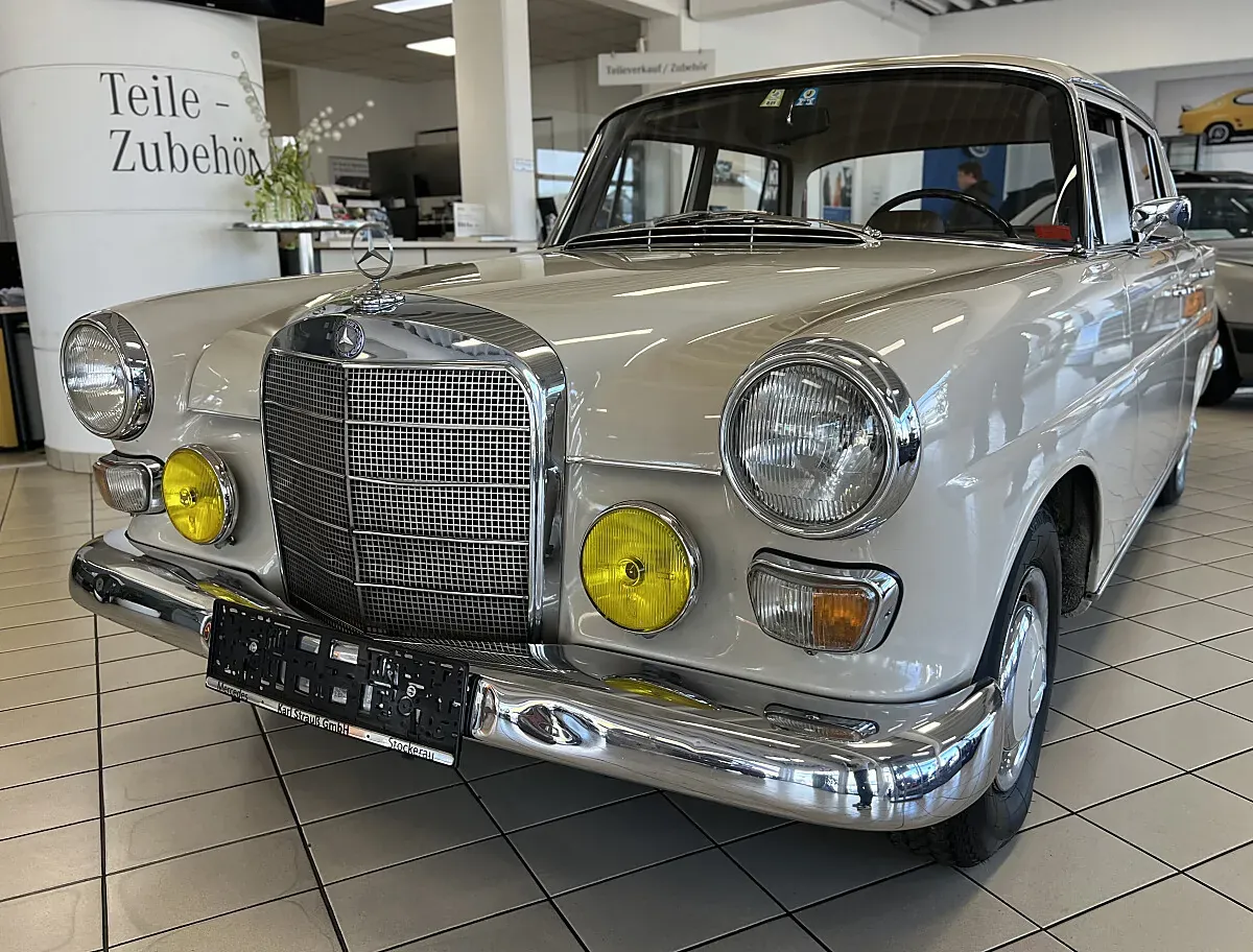 Mercedes-Benz 200