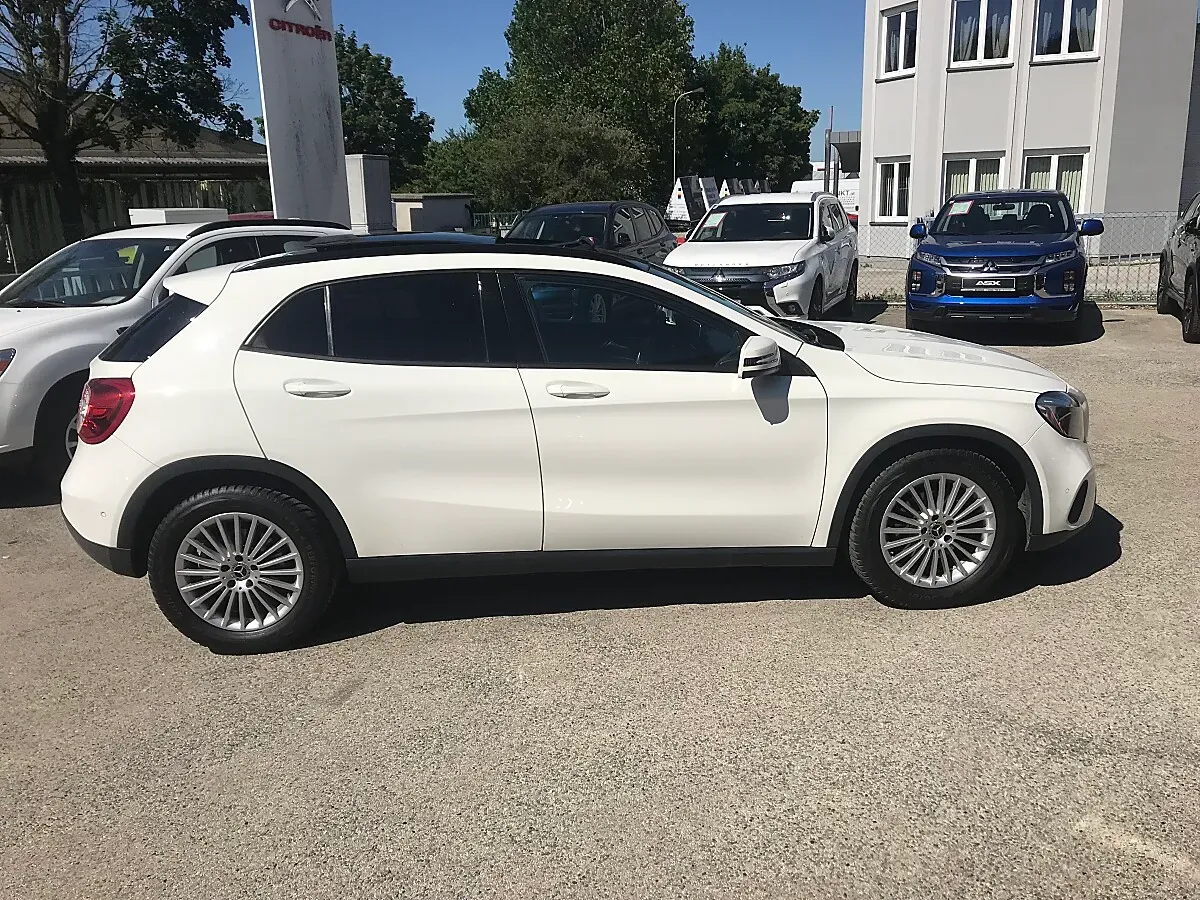 Mercedes-Benz Gla Class 2017 photo 2