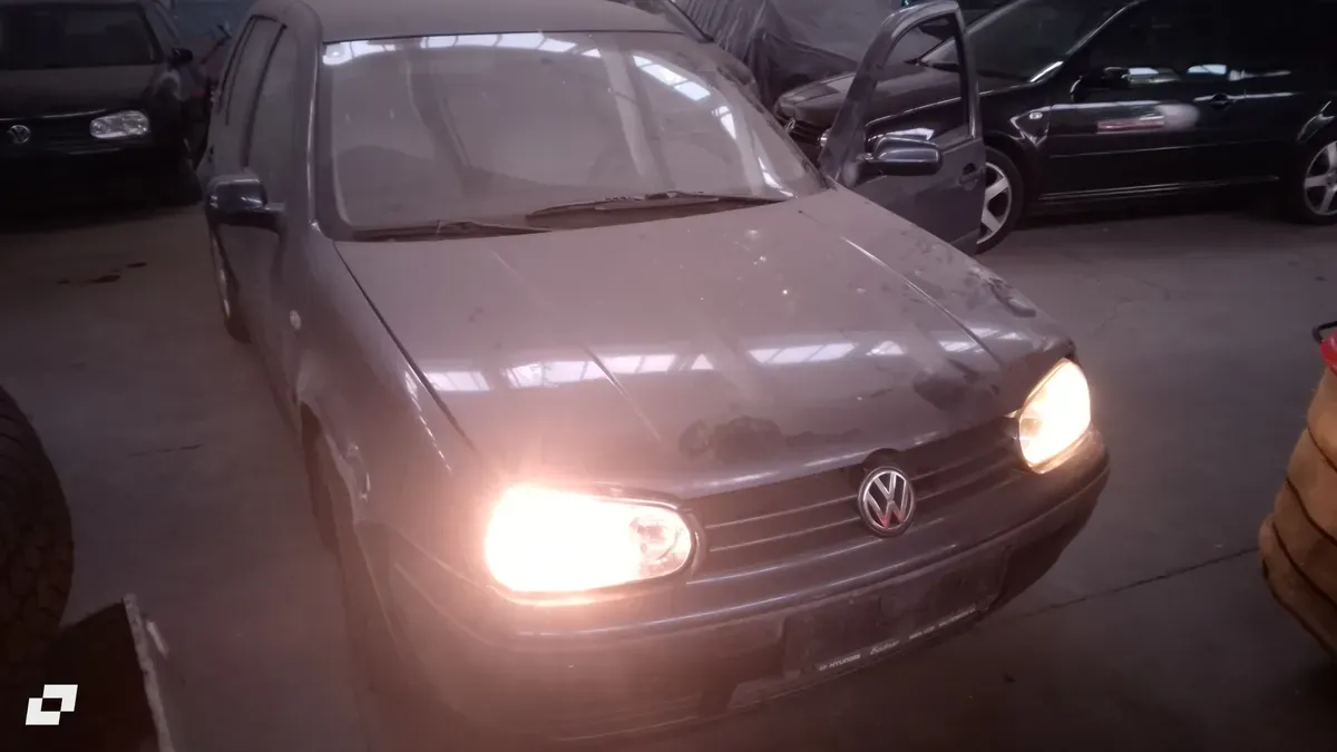 Volkswagen Golf 2001 photo 2