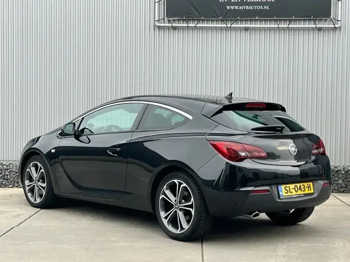 Opel Astra 2012 photo 3