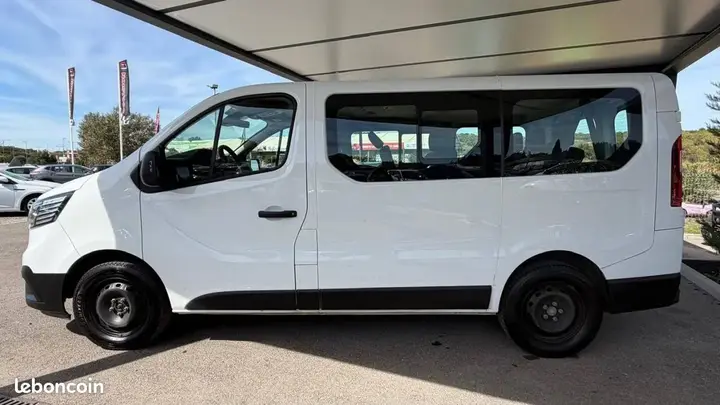 Renault Trafic 2023 photo 2