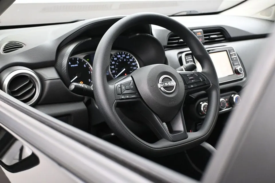 Nissan Versa 2025 photo 5