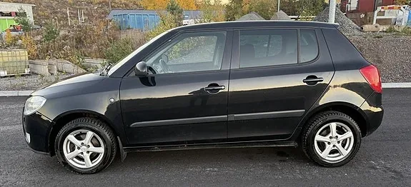 Skoda Fabia 2009 photo 2