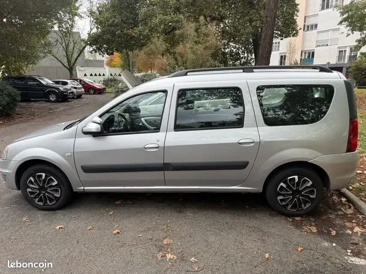 Dacia Logan 2010 photo 2