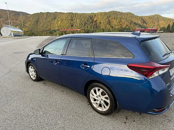Toyota Auris 2018 photo 2