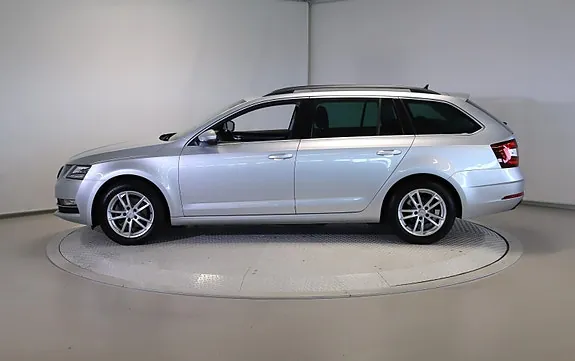 Skoda Octavia 2019 photo 2