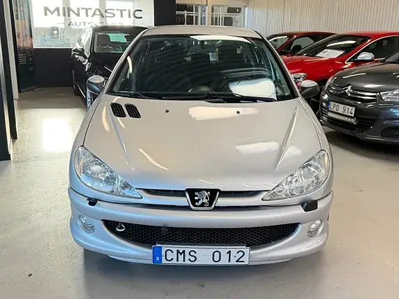Peugeot 206 2008 photo 4
