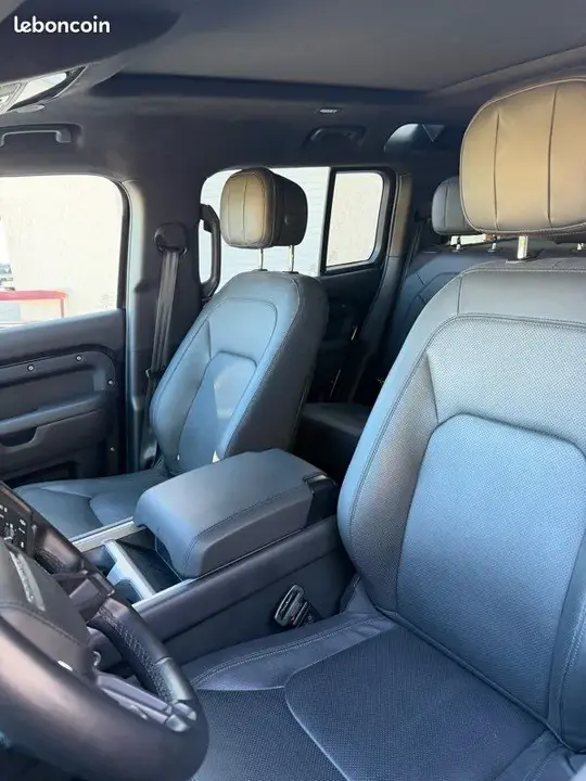Land Rover Defender 2024 photo 3