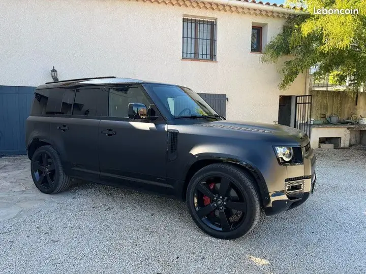 Land Rover Defender 2024 photo 2