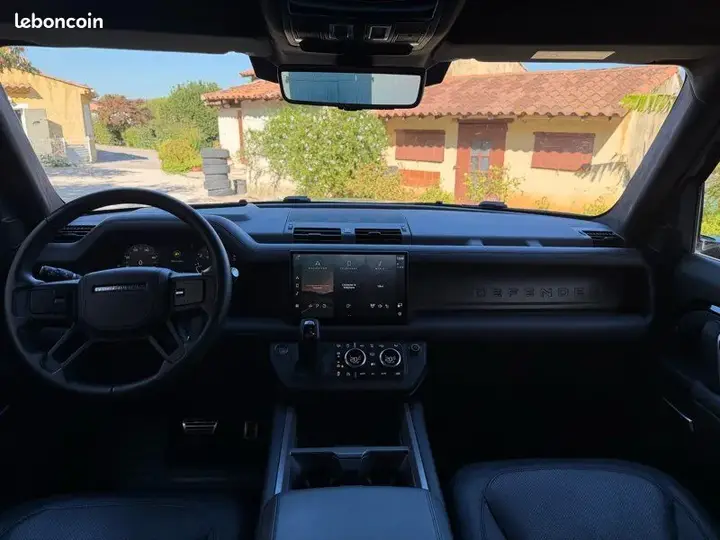 Land Rover Defender 2024 photo 4
