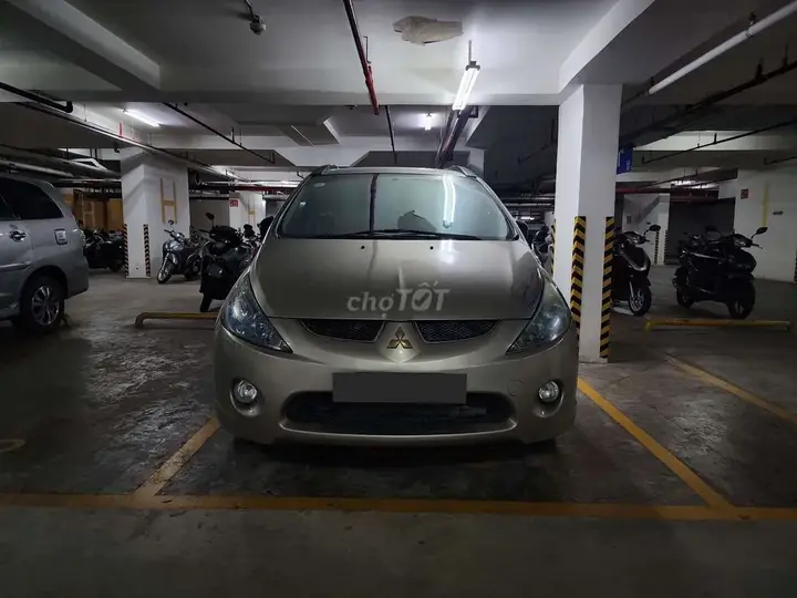 Mitsubishi Grandis 2008 photo 2