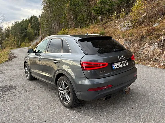 Audi Q3 2012 photo 2