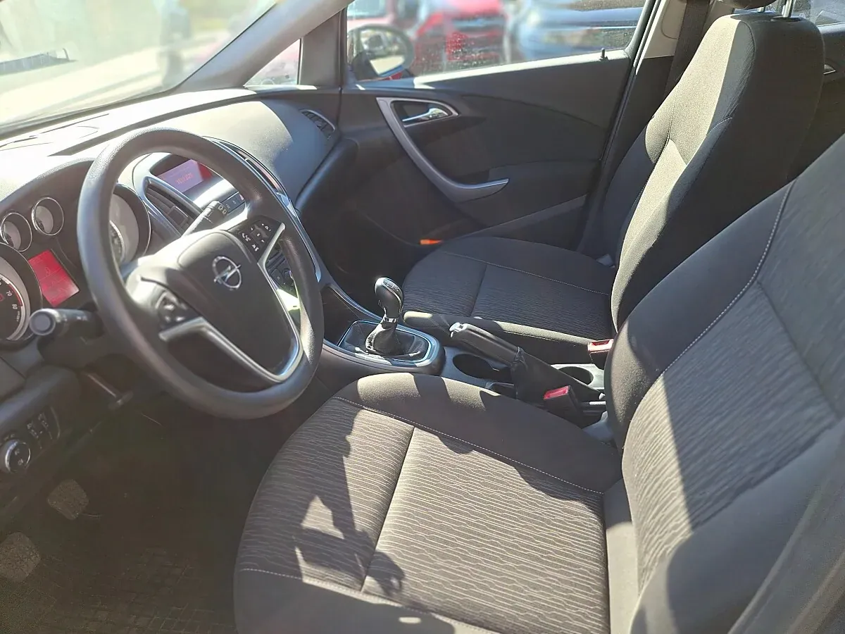 Opel Astra 2013 photo 2