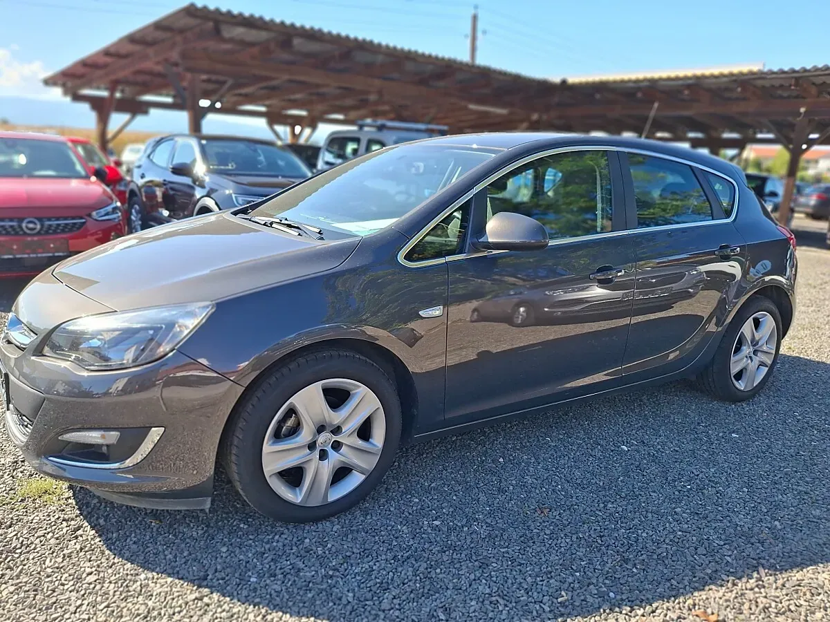 Opel Astra 2013 photo 3