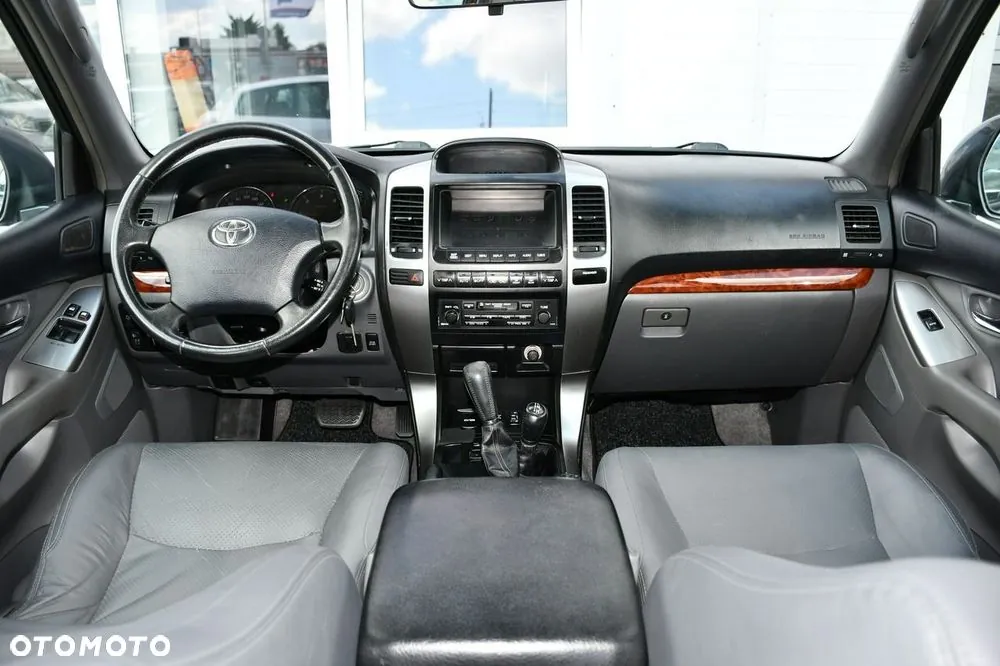 Toyota Land Cruiser 2005 photo 2
