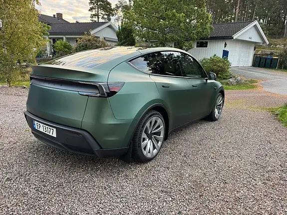 Tesla Model Y 2025 photo 3