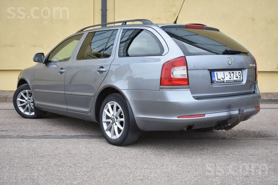Skoda Octavia 2011 photo 2