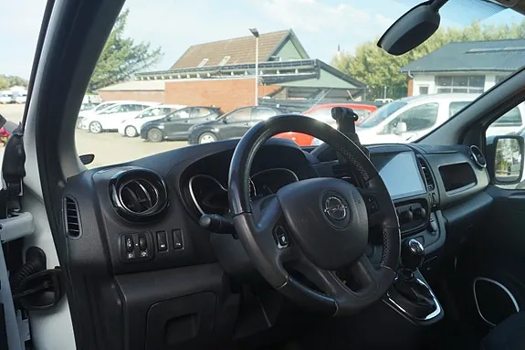 Opel Vivaro 2015 photo 5