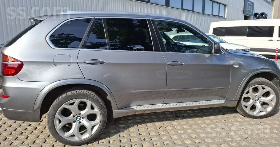 BMW X5 2010 photo 5