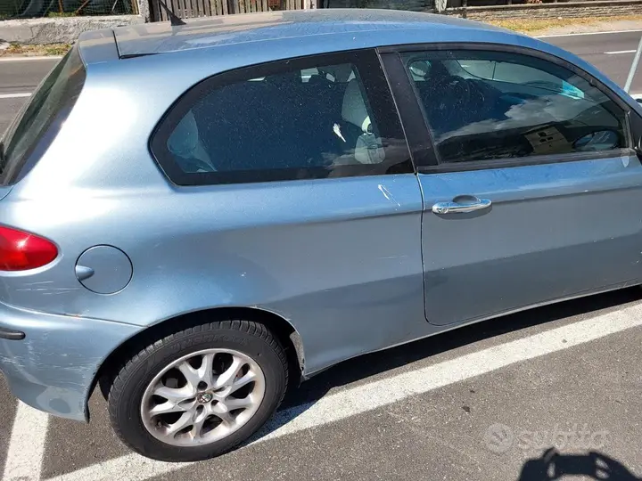 Alfa Romeo 147 2001 photo 3