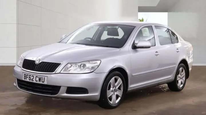 Skoda Octavia 2012 photo 2