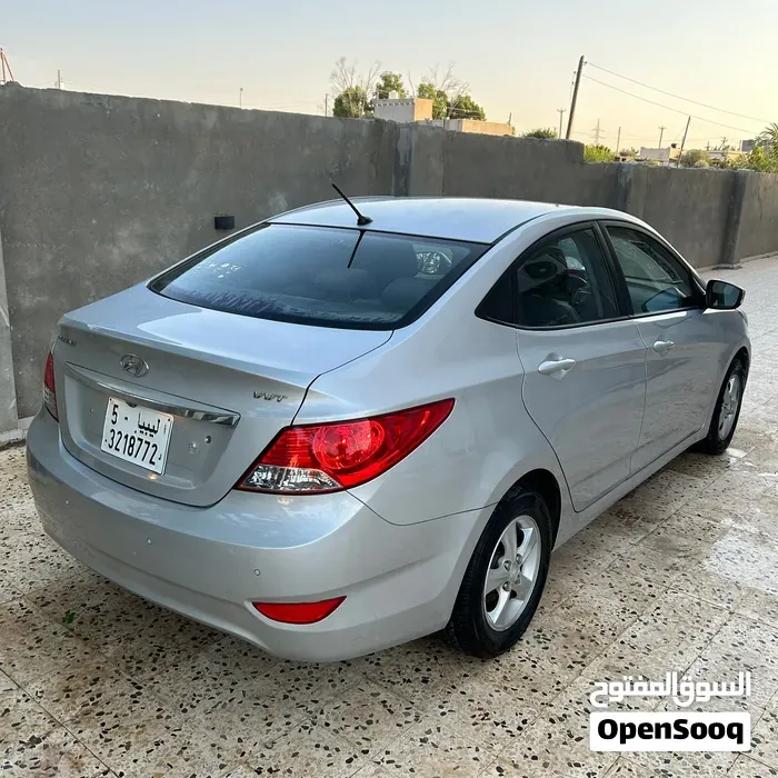 Hyundai Accent 2012 photo 2