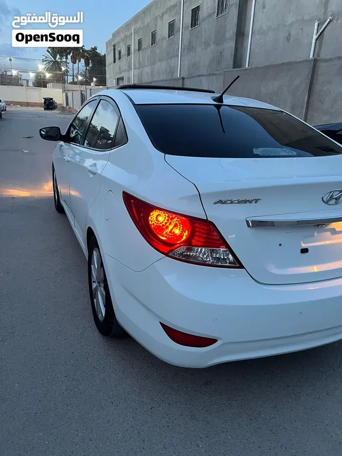 Hyundai Accent 2012 photo 5