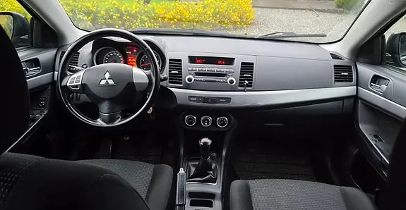 Mitsubishi Lancer 2010 photo 5
