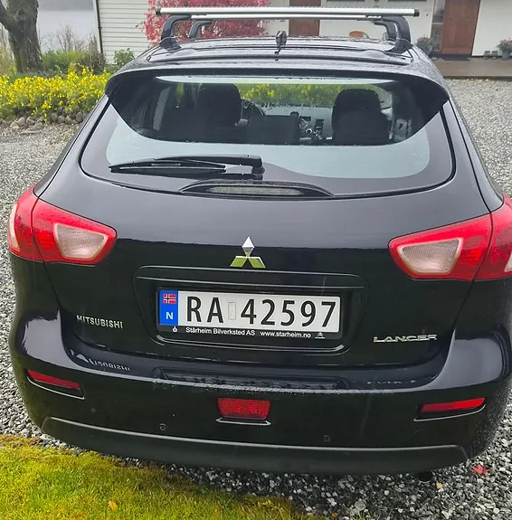Mitsubishi Lancer 2010 photo 2