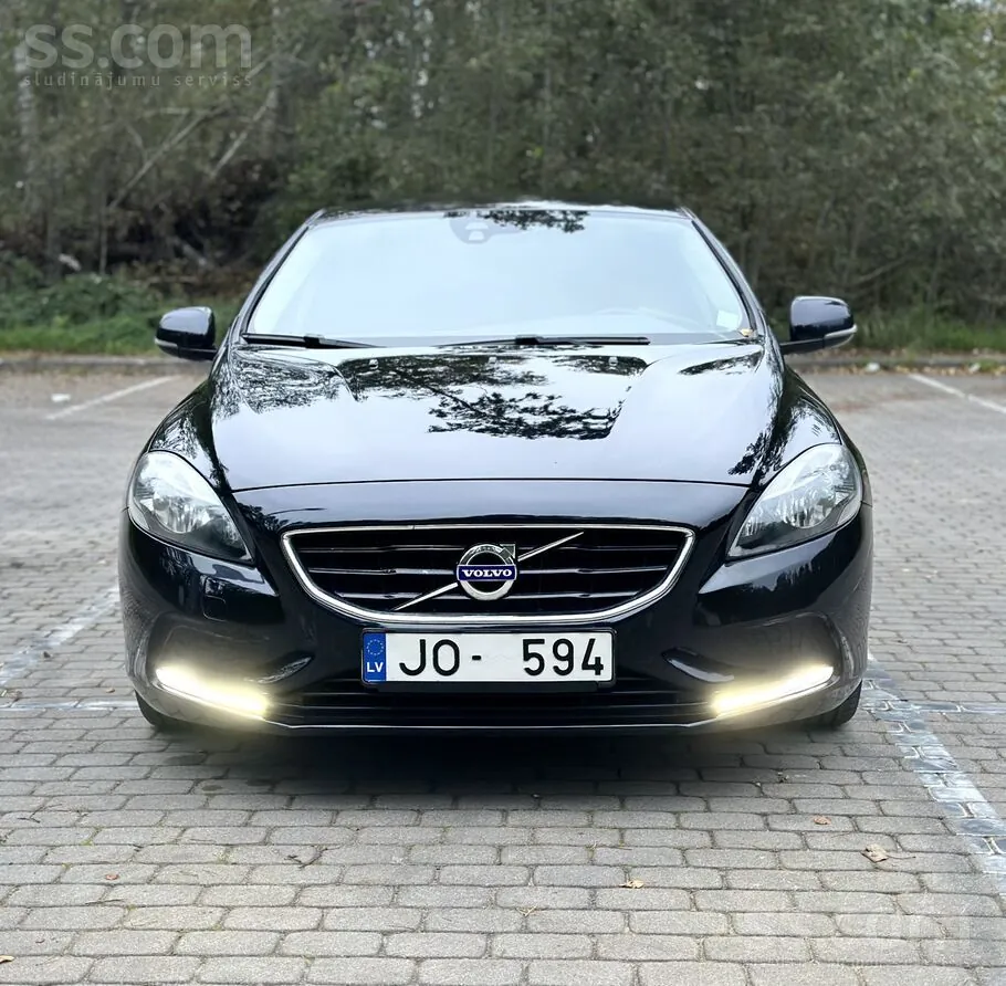 Volvo V40 2013 photo 2