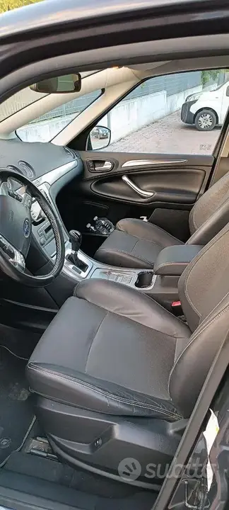 Ford S-Max 2010 photo 4