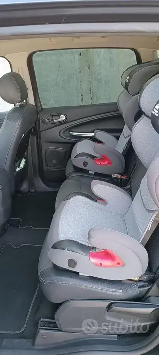 Ford S-Max 2010 photo 5