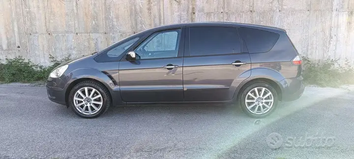 Ford S-Max 2010 photo 2