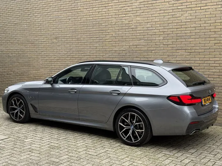 BMW 5 Series 2022 photo 2