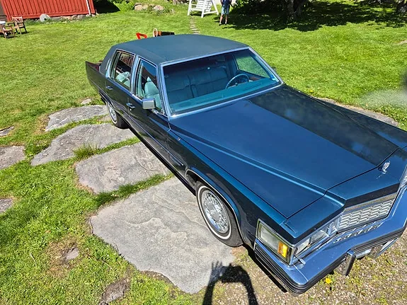 Cadillac Fleetwood Brougham 1977 photo 5