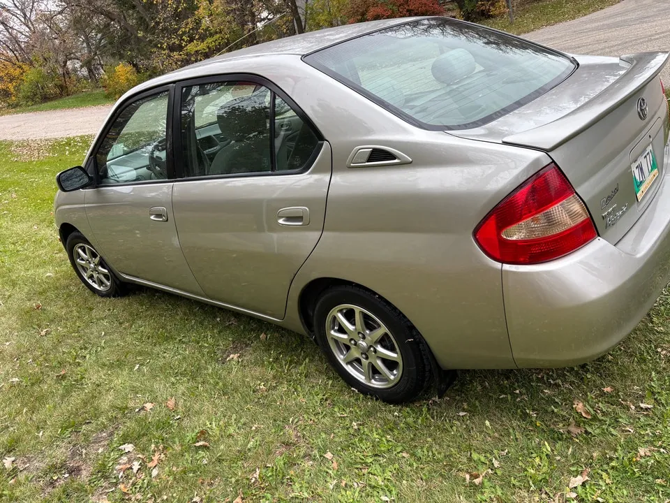 Toyota Prius 2001 photo 2