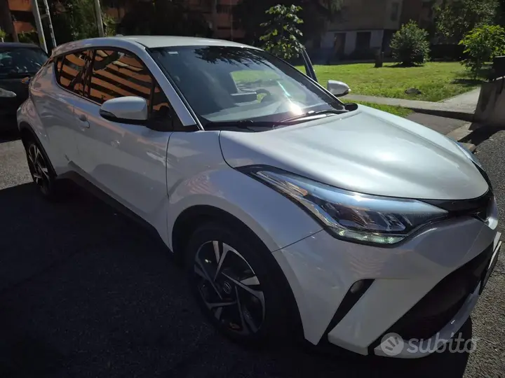 Toyota C-Hr 2022 photo 2