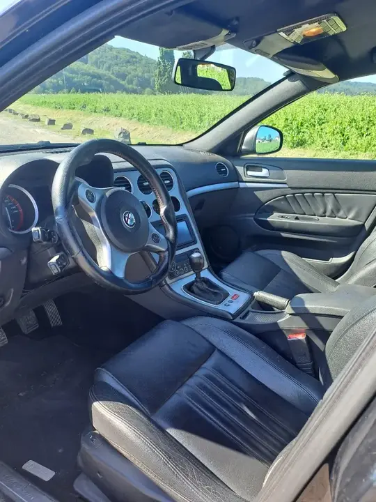Alfa Romeo 159 2009 photo 3