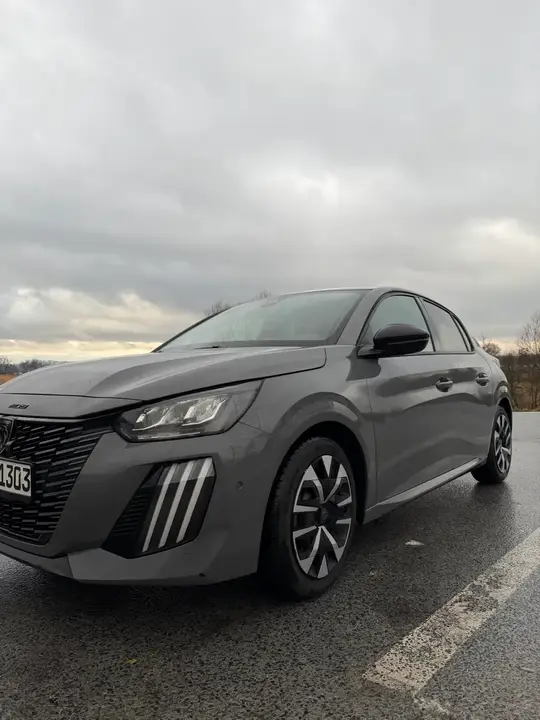 Peugeot 208 2024 photo 2