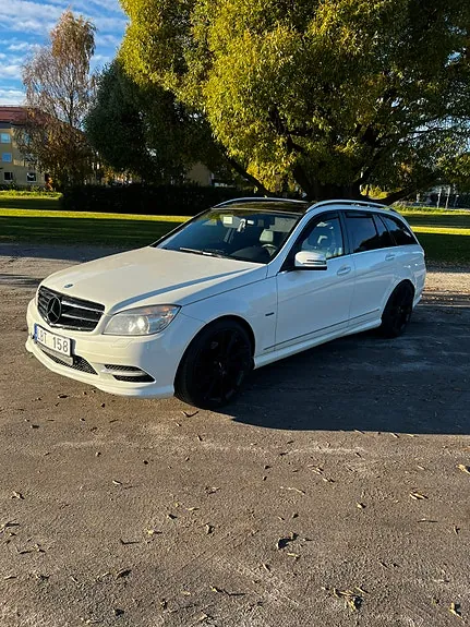 Mercedes-Benz C220 2011 photo 2
