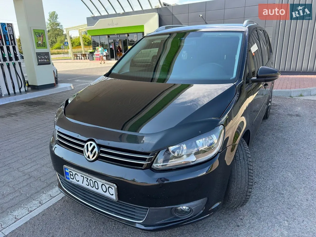 Volkswagen Touran 2010 photo 2