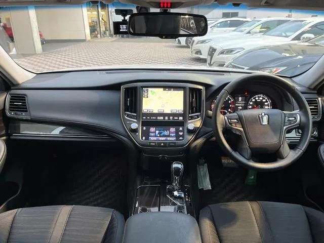 Toyota Crown Athlete S-T 2016 photo 2