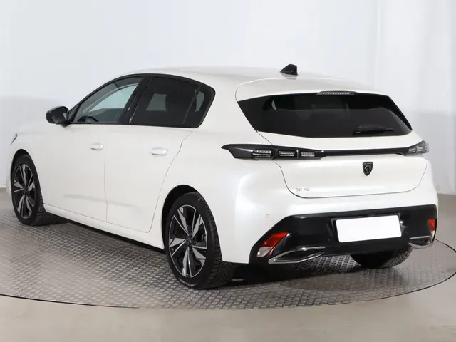 Peugeot 308 2022 photo 3