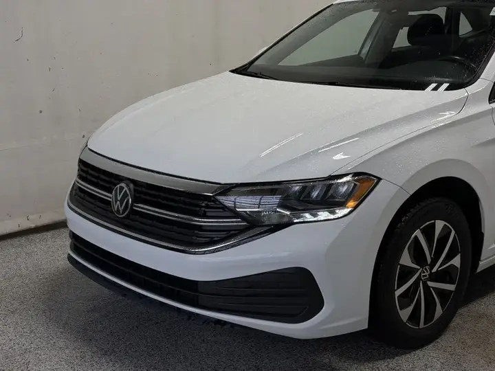 Volkswagen Jetta 2024 photo 3