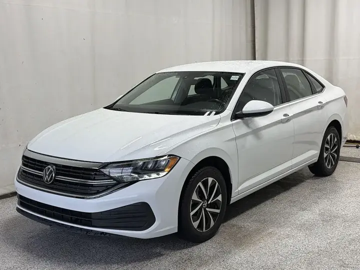 Volkswagen Jetta 2024 photo 2