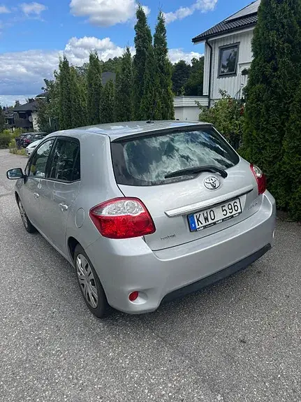 Toyota Auris 2010 photo 3