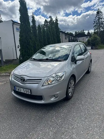 Toyota Auris 2010 photo 2
